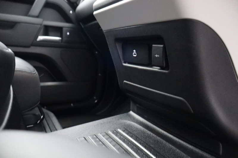 2025 (25) LAND ROVER COMMERCIAL DEFENDER 3.0 D250 Hard Top S Auto [3 Seat] 5099822