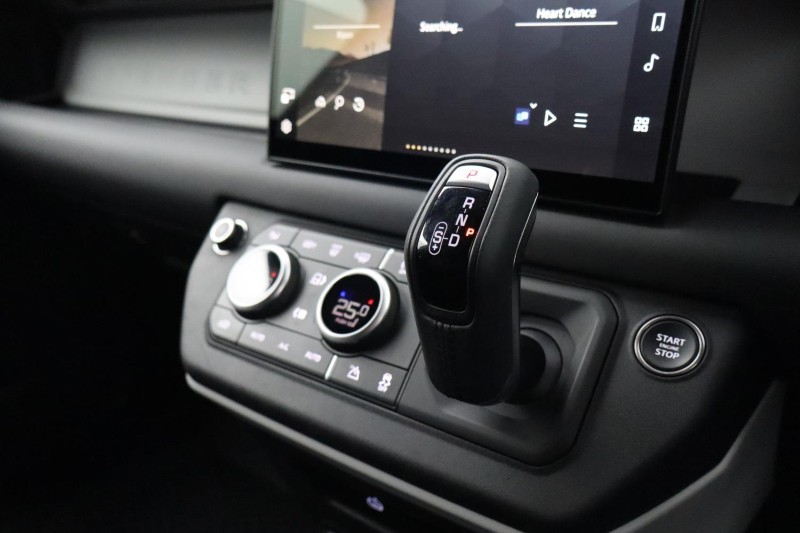 2025 (25) LAND ROVER COMMERCIAL DEFENDER 3.0 D250 Hard Top S Auto [3 Seat] 5099805