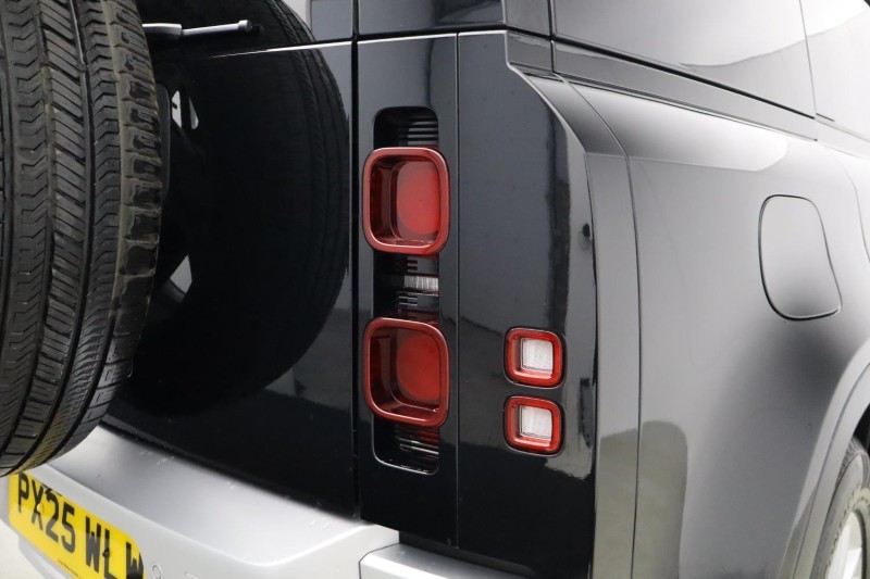 2025 (25) LAND ROVER COMMERCIAL DEFENDER 3.0 D250 Hard Top S Auto [3 Seat] 5099799