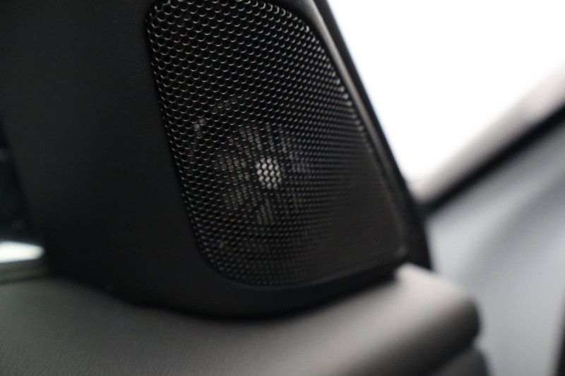 2025 (75) LAND ROVER RANGE ROVER VELAR 2.0 D200 MHEV Dynamic SE 5dr Auto 5077048