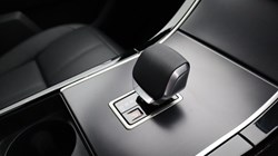 2025 (75) LAND ROVER RANGE ROVER VELAR 2.0 D200 MHEV Dynamic SE 5dr Auto 5077053