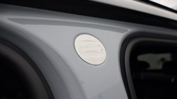 2025 (75) LAND ROVER RANGE ROVER VELAR 2.0 D200 MHEV Dynamic SE 5dr Auto 5077043