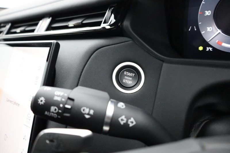 2025 (75) LAND ROVER RANGE ROVER VELAR 2.0 D200 MHEV Dynamic SE 5dr Auto 5077090