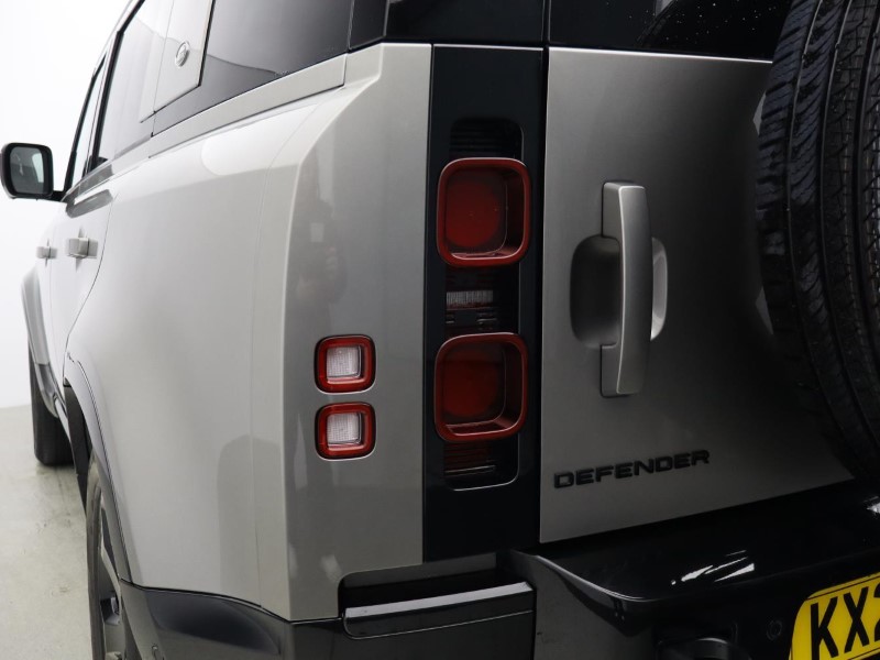 2024 (24) LAND ROVER DEFENDER 3.0 D300 X-Dynamic HSE 110 5dr Auto [7 Seat] 5115917