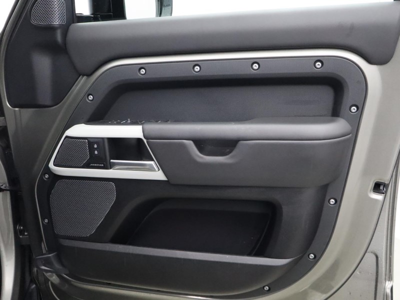 2024 (24) LAND ROVER DEFENDER 3.0 D300 X-Dynamic HSE 110 5dr Auto [7 Seat] 5115953