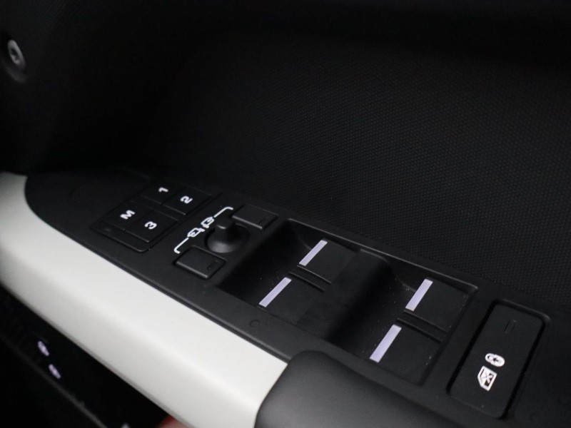 2024 (24) LAND ROVER DEFENDER 3.0 D300 X-Dynamic HSE 110 5dr Auto [7 Seat] 5115964