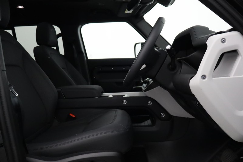 2025 (75) LAND ROVER DEFENDER 3.0 D250 X-Dynamic SE 110 5dr Auto 5119196