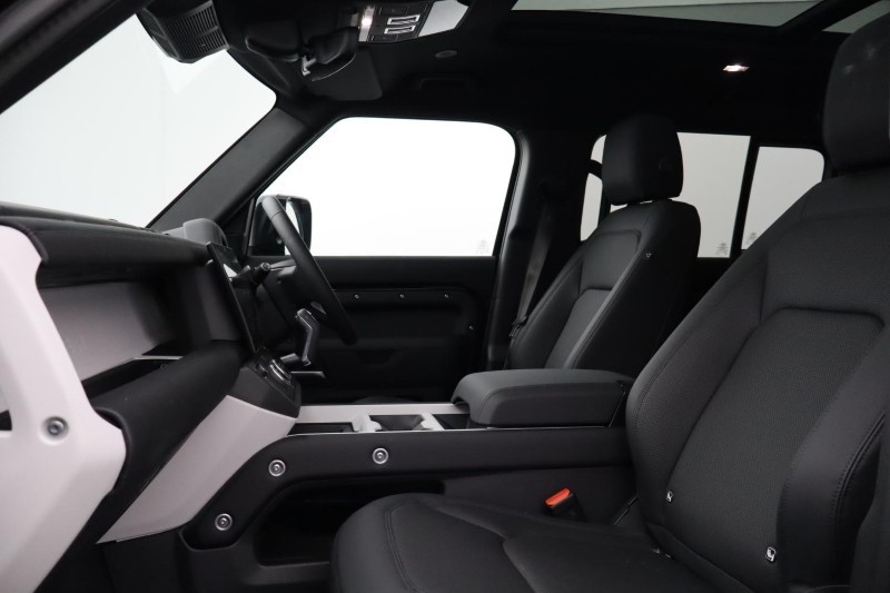 2025 (75) LAND ROVER DEFENDER 3.0 D250 X-Dynamic SE 110 5dr Auto 5119184