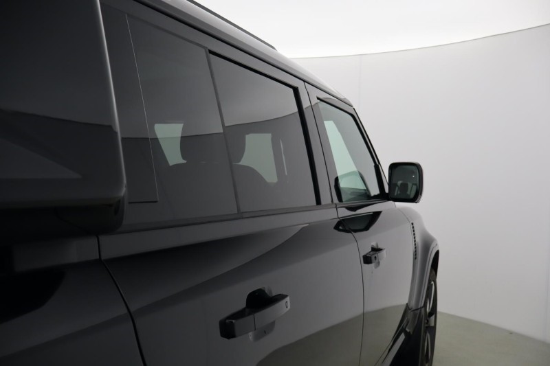 2025 (75) LAND ROVER DEFENDER 3.0 D250 X-Dynamic SE 110 5dr Auto 5119166