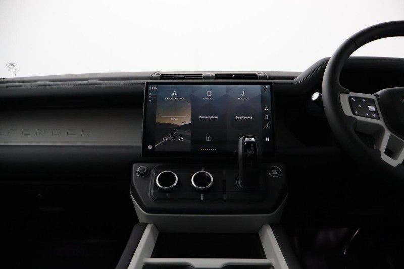 2025 (75) LAND ROVER DEFENDER 3.0 D250 X-Dynamic SE 110 5dr Auto 5119189