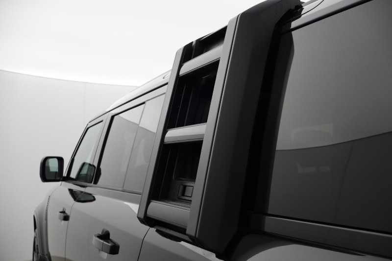 2025 (75) LAND ROVER DEFENDER 3.0 D250 X-Dynamic SE 110 5dr Auto 5119179