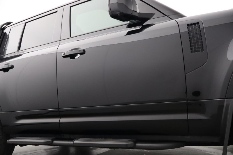 2025 (75) LAND ROVER DEFENDER 3.0 D250 X-Dynamic SE 110 5dr Auto 5119173