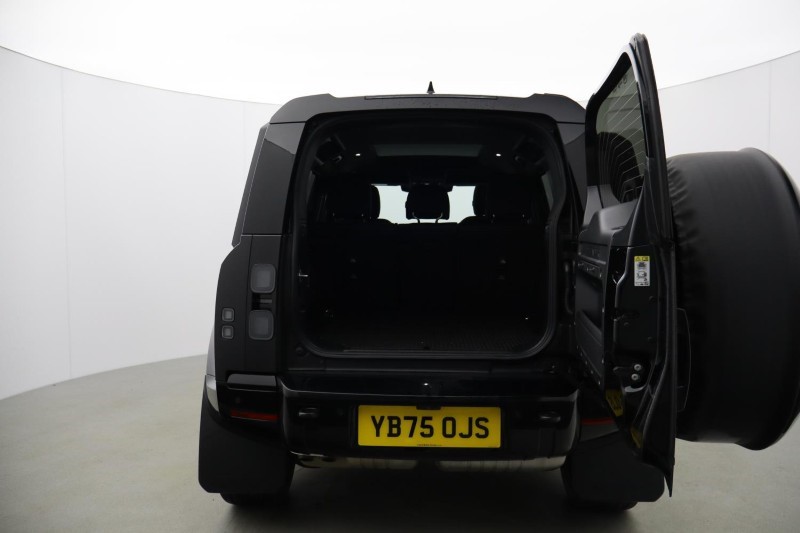2025 (75) LAND ROVER DEFENDER 3.0 D250 X-Dynamic SE 110 5dr Auto 5119160