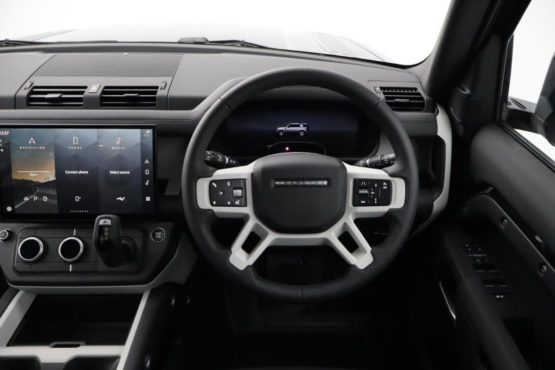 2025 (75) LAND ROVER DEFENDER 3.0 D250 X-Dynamic SE 110 5dr Auto 5119192