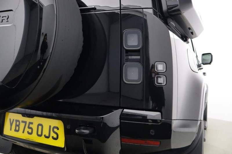 2025 (75) LAND ROVER DEFENDER 3.0 D250 X-Dynamic SE 110 5dr Auto 5119154