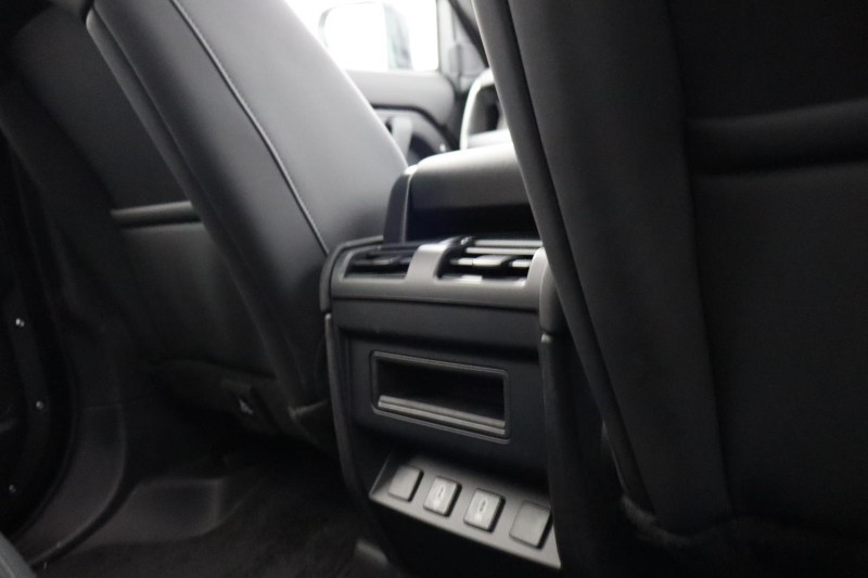 2025 (75) LAND ROVER DEFENDER 3.0 D250 X-Dynamic SE 110 5dr Auto 5119186