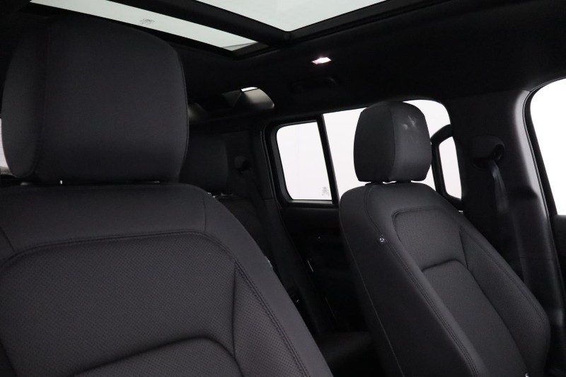 2025 (75) LAND ROVER DEFENDER 3.0 D250 X-Dynamic SE 110 5dr Auto 5119197