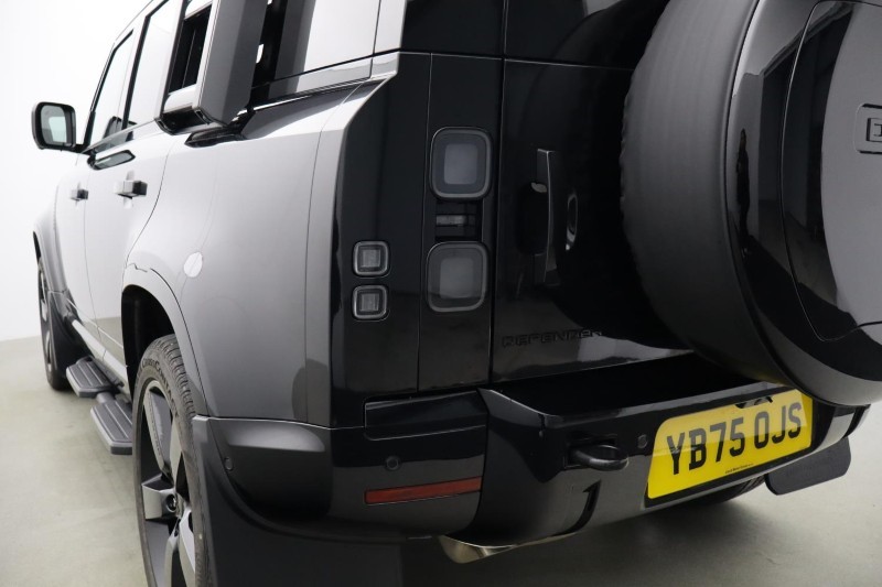 2025 (75) LAND ROVER DEFENDER 3.0 D250 X-Dynamic SE 110 5dr Auto 5119155