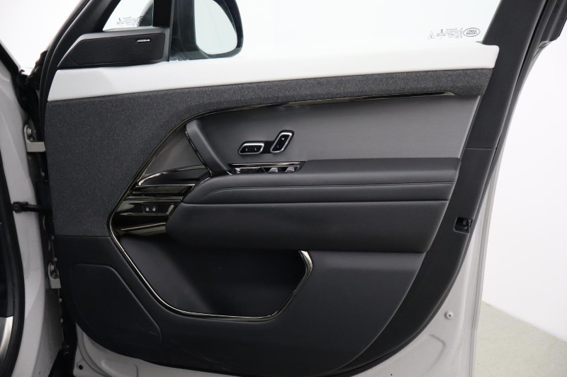 2023 (23) LAND ROVER RANGE ROVER SPORT 3.0 D300 Dynamic SE 5dr Auto 5121683