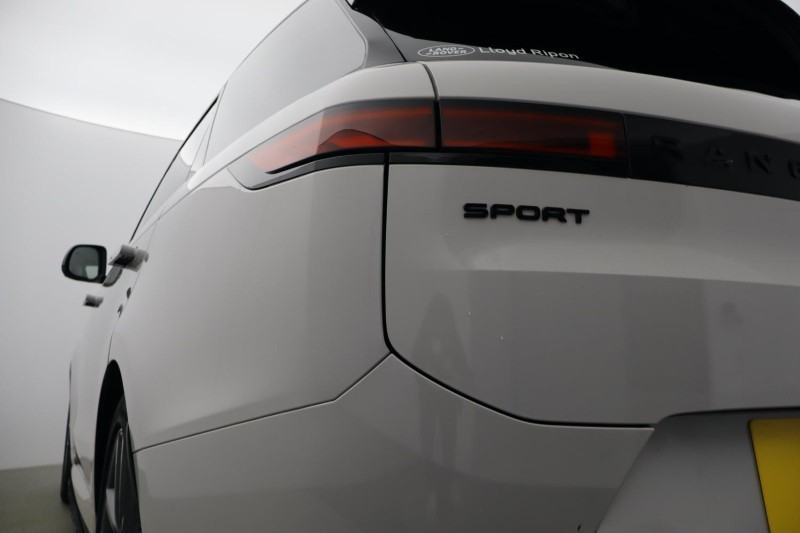 2023 (23) LAND ROVER RANGE ROVER SPORT 3.0 D300 Dynamic SE 5dr Auto 5121648