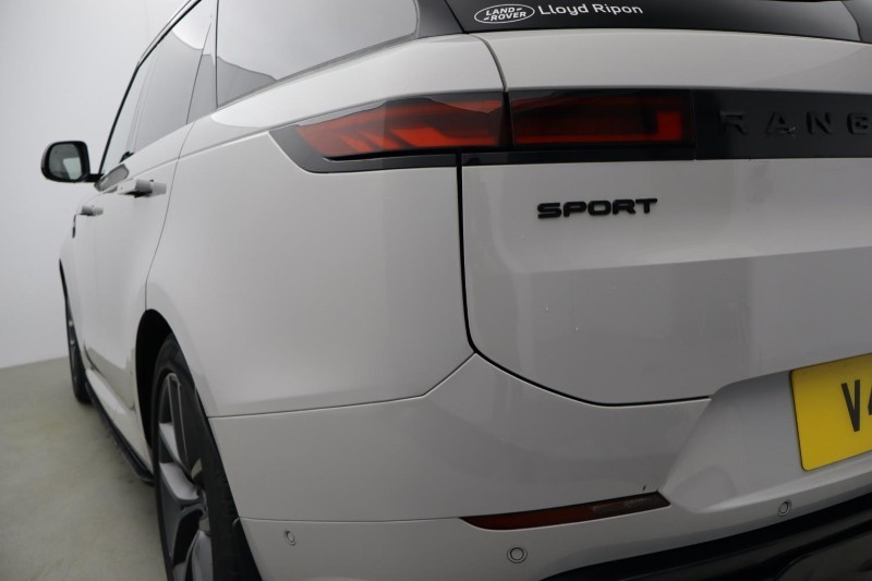2023 (23) LAND ROVER RANGE ROVER SPORT 3.0 D300 Dynamic SE 5dr Auto 5121647