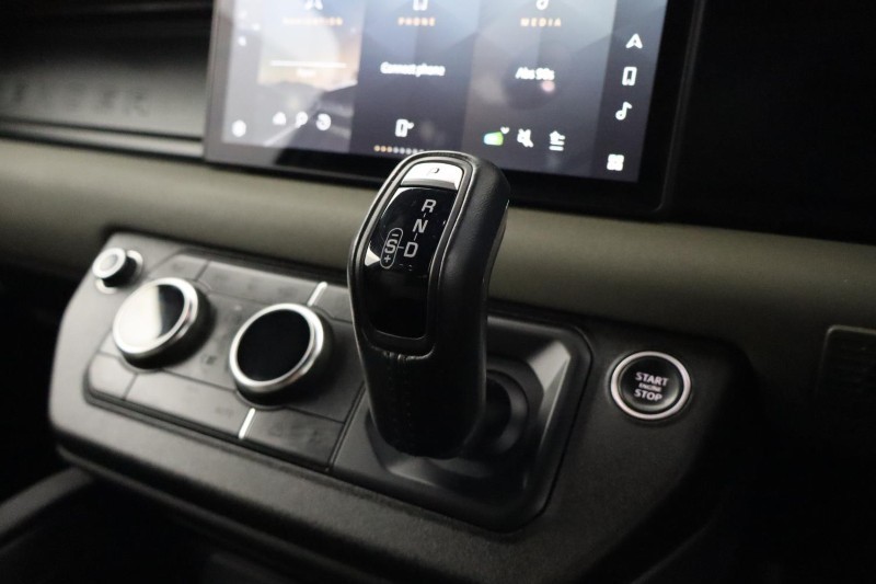 2022 (22) LAND ROVER DEFENDER 2.0 P300 X-Dynamic S 90 3dr Auto 5140596