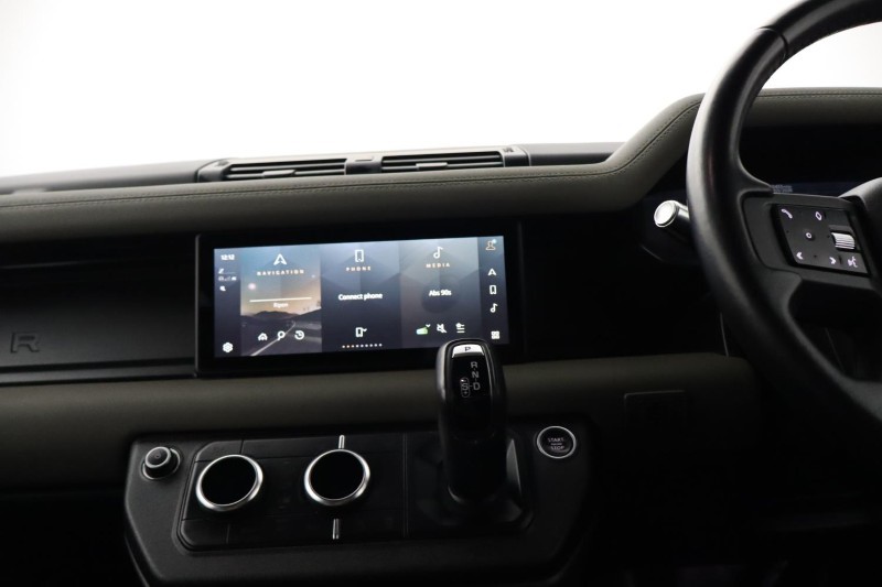 2022 (22) LAND ROVER DEFENDER 2.0 P300 X-Dynamic S 90 3dr Auto 5140594