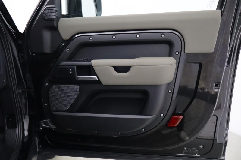 2022 (22) LAND ROVER DEFENDER 2.0 P300 X-Dynamic S 90 3dr Auto 5140585