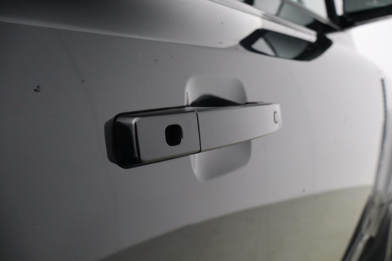 2022 (22) LAND ROVER DEFENDER 2.0 P300 X-Dynamic S 90 3dr Auto 5140566