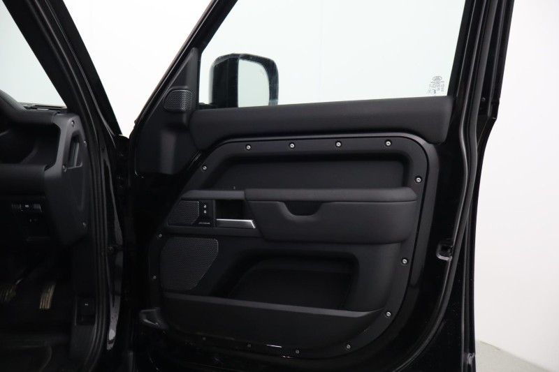 2023 (73) LAND ROVER DEFENDER 3.0 D250 X-Dynamic SE 110 5dr Auto 5171207