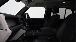 2023 (73) LAND ROVER DEFENDER 3.0 D300 SE 110 5dr Auto 5116085
