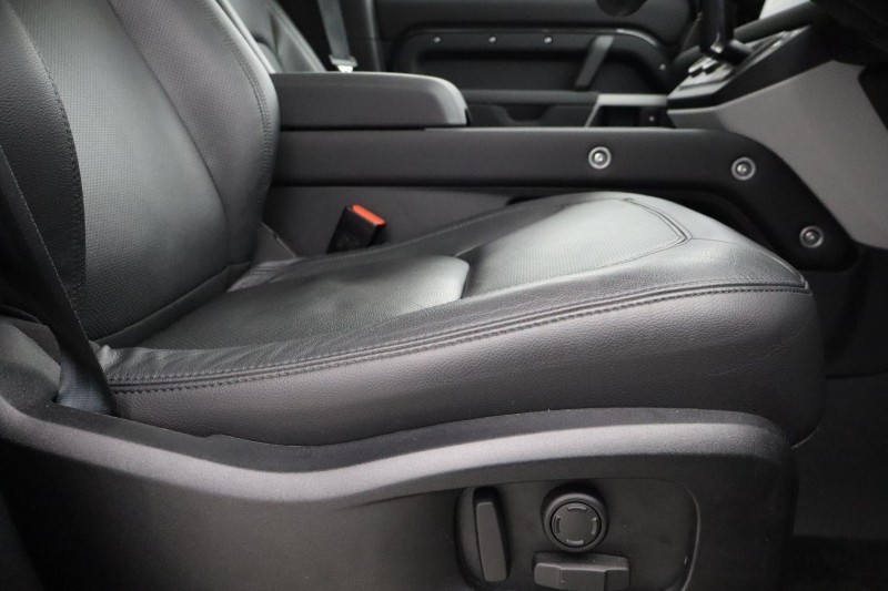 2023 (73) LAND ROVER DEFENDER 3.0 D300 SE 110 5dr Auto 5116099