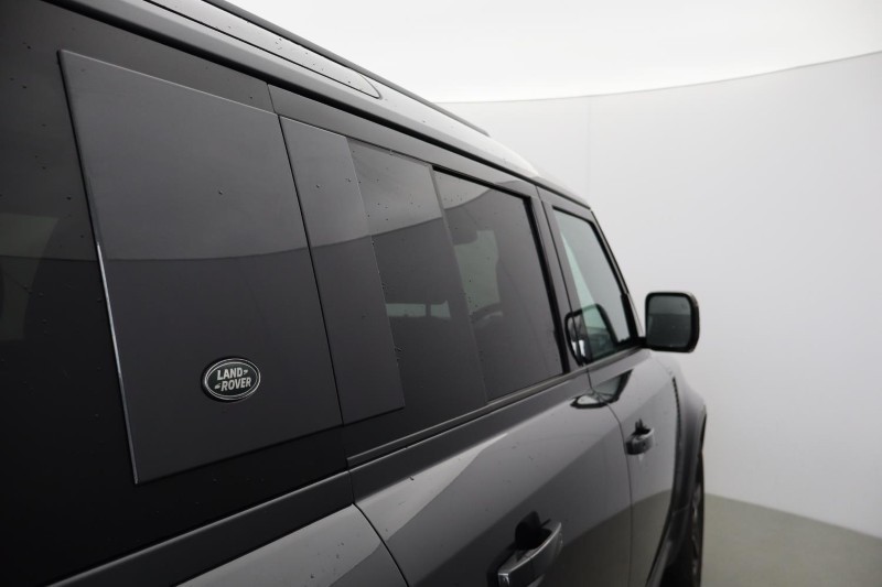 2023 (73) LAND ROVER DEFENDER 3.0 D300 SE 110 5dr Auto 5116063
