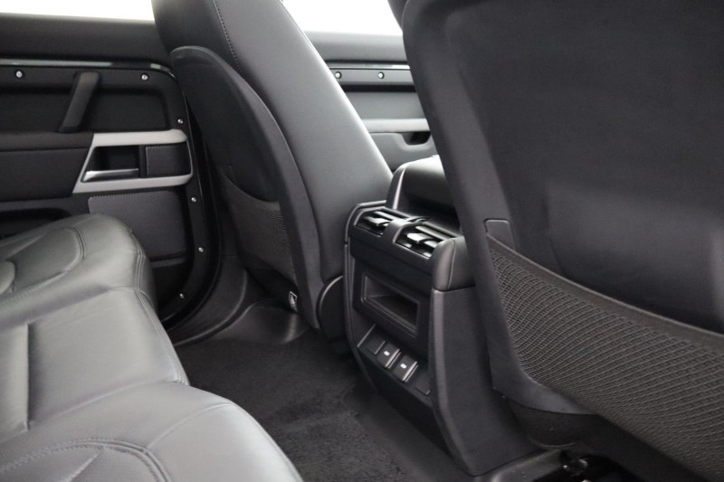 2023 (73) LAND ROVER DEFENDER 3.0 D300 SE 110 5dr Auto 5116093