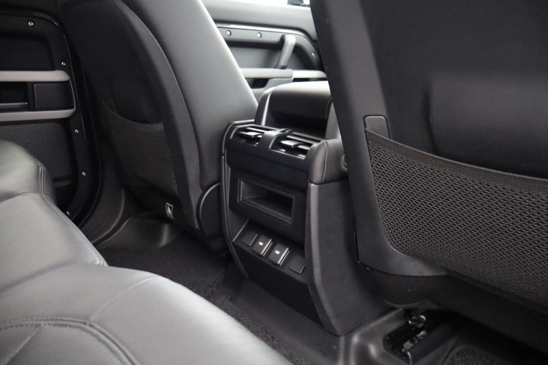 2023 (73) LAND ROVER DEFENDER 3.0 D300 SE 110 5dr Auto 5116064