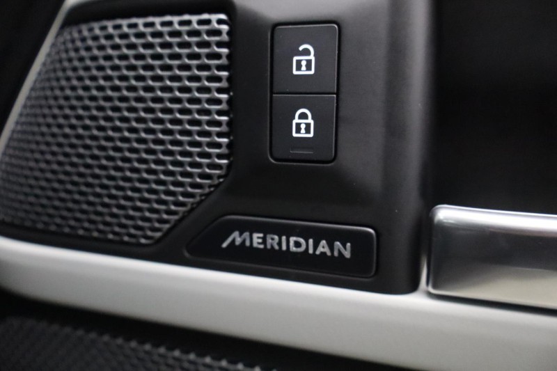 2023 (73) LAND ROVER DEFENDER 3.0 D300 SE 110 5dr Auto 5116119