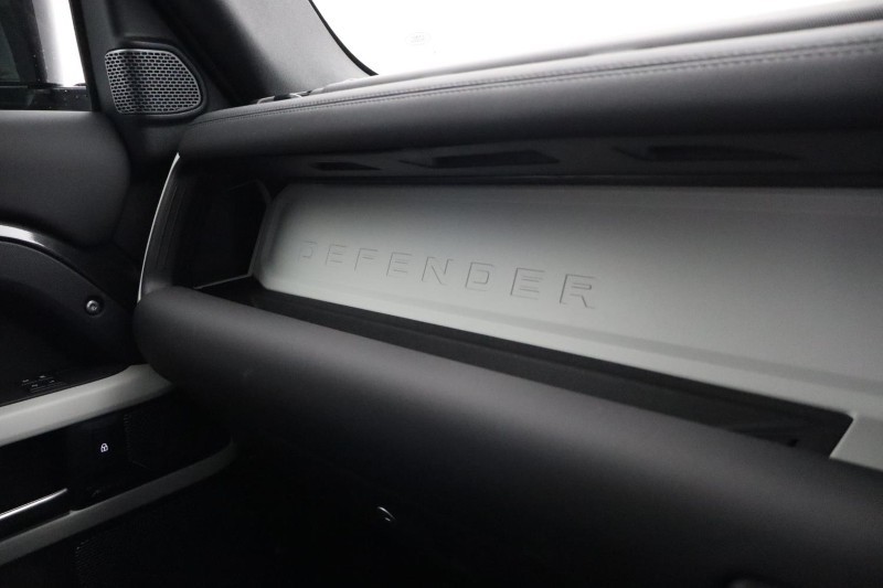 2023 (73) LAND ROVER DEFENDER 3.0 D300 SE 110 5dr Auto 5116113
