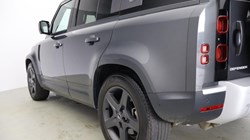 2023 (73) LAND ROVER DEFENDER 3.0 D300 SE 110 5dr Auto 5116067