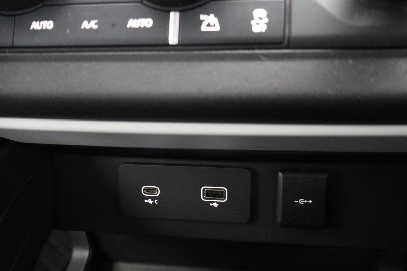 2023 (73) LAND ROVER DEFENDER 3.0 D300 SE 110 5dr Auto 5116114