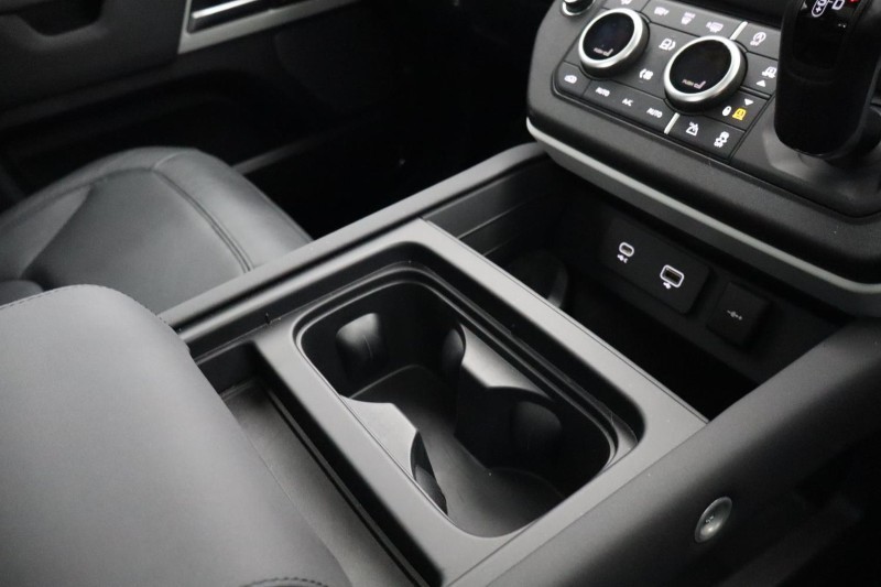 2023 (73) LAND ROVER DEFENDER 3.0 D300 SE 110 5dr Auto 5116115