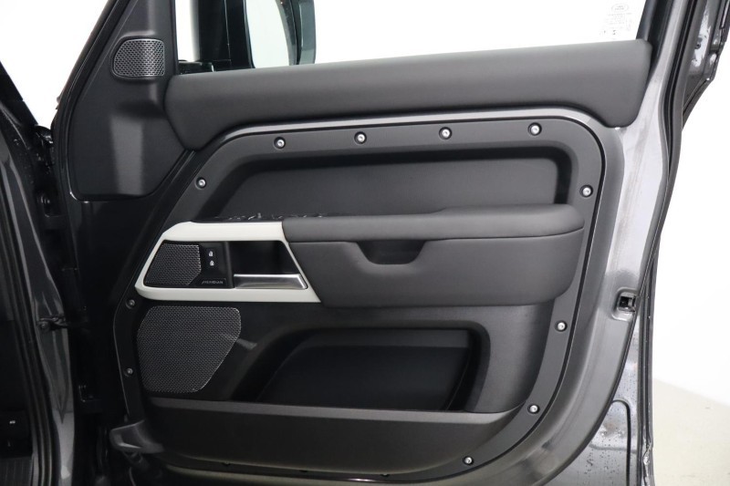 2023 (73) LAND ROVER DEFENDER 3.0 D300 SE 110 5dr Auto 5116095