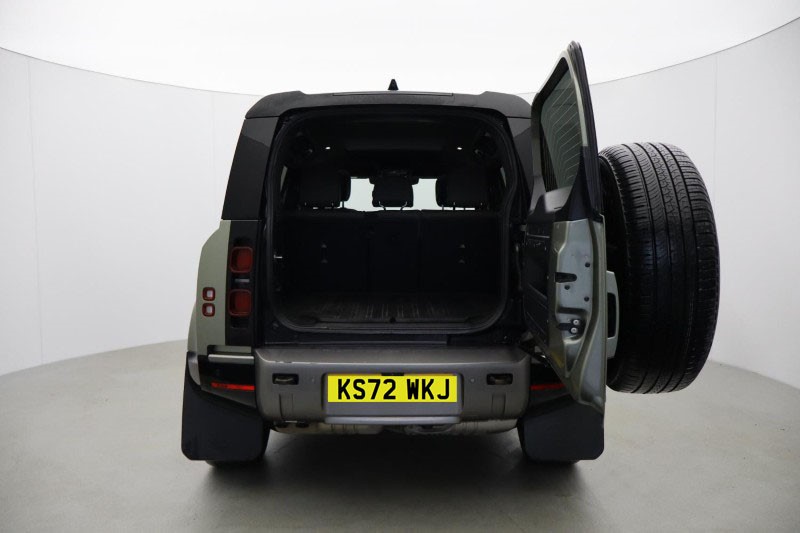 2023 (72) LAND ROVER DEFENDER 3.0 D300 X-Dynamic HSE 110 5dr Auto 5118374