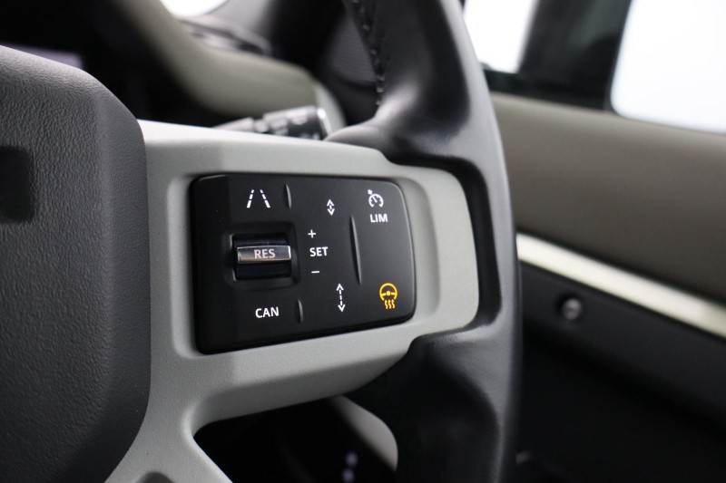 2023 (72) LAND ROVER DEFENDER 3.0 D300 X-Dynamic HSE 110 5dr Auto 5118364