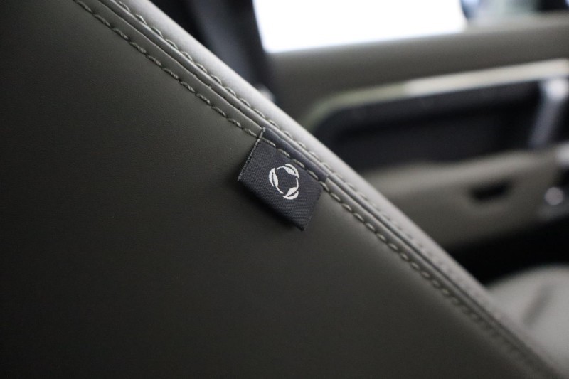 2023 (72) LAND ROVER DEFENDER 3.0 D300 X-Dynamic HSE 110 5dr Auto 5118342