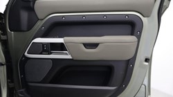 2023 (72) LAND ROVER DEFENDER 3.0 D300 X-Dynamic HSE 110 5dr Auto 5118343