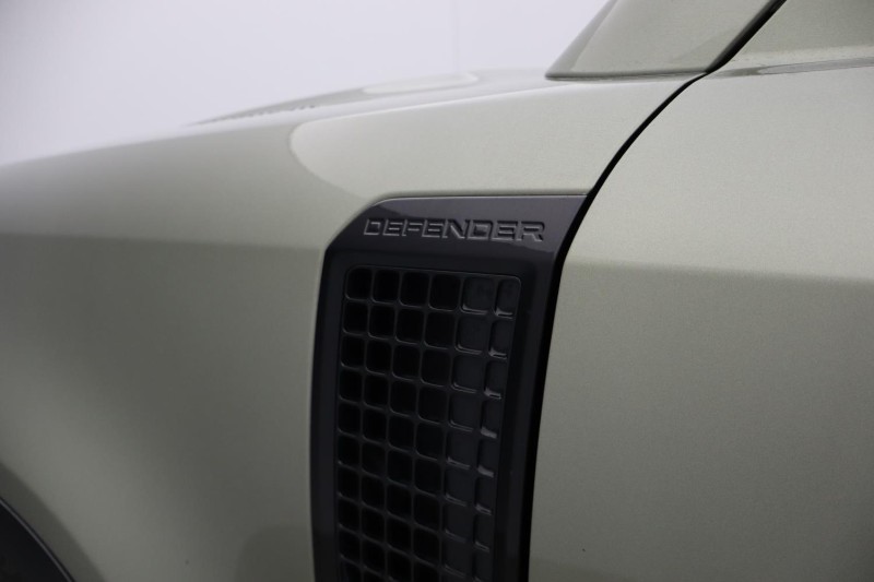 2023 (72) LAND ROVER DEFENDER 3.0 D300 X-Dynamic HSE 110 5dr Auto 5118331