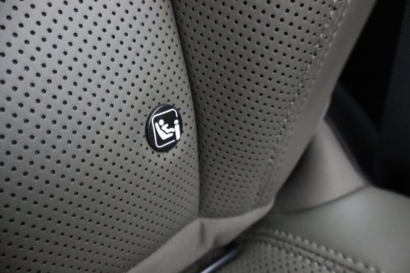 2023 (72) LAND ROVER DEFENDER 3.0 D300 X-Dynamic HSE 110 5dr Auto 5118369