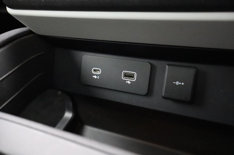 2023 (72) LAND ROVER DEFENDER 3.0 D300 X-Dynamic HSE 110 5dr Auto 5118366