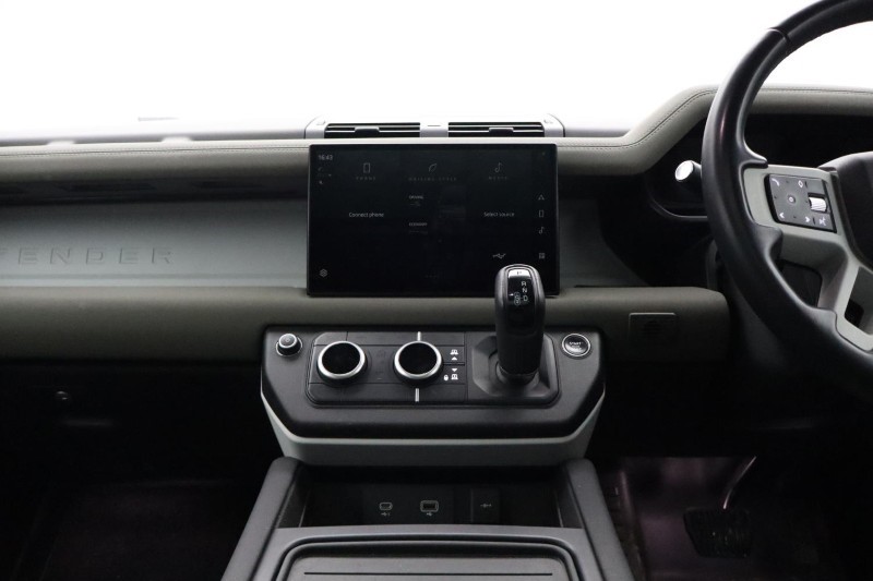 2023 (72) LAND ROVER DEFENDER 3.0 D300 X-Dynamic HSE 110 5dr Auto 5118338