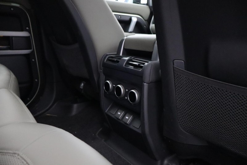 2023 (72) LAND ROVER DEFENDER 3.0 D300 X-Dynamic HSE 110 5dr Auto 5118334